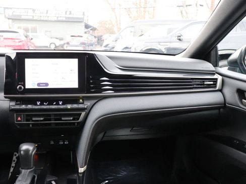 Used 2025 Toyota Camry SE image 18