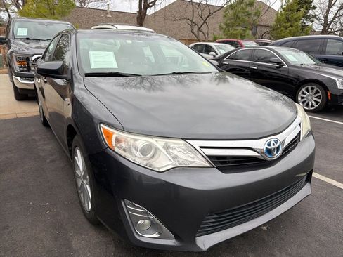 Used 2012 Toyota Camry XLE w/ Leather Pkg image 2