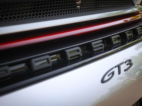 Used 2026 Porsche 911 GT3 RWD image 17