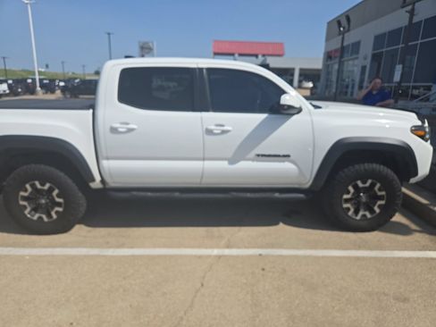 Used 2022 Toyota Tacoma TRD Off-Road w/ Technology Package RWD image 4