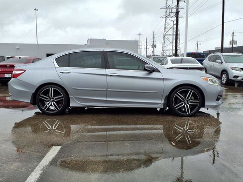 Used 2017 Honda Accord Sport image 25