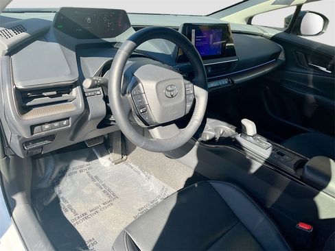 Used 2024 Toyota Prius XLE image 9
