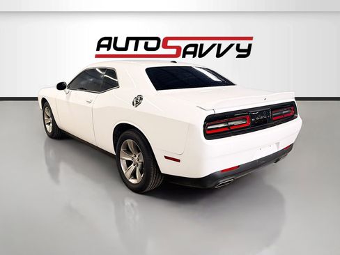 Used 2022 Dodge Challenger SXT RWD image 5