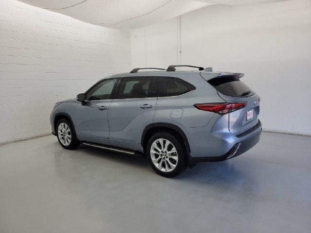 Used 2021 Toyota Highlander Limited FWD image 7