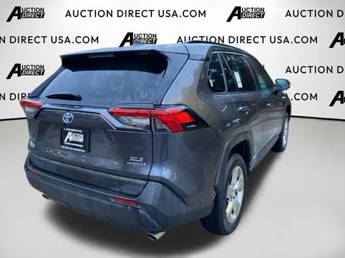Used 2021 Toyota RAV4 XLE Premium image 13