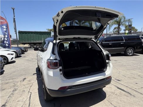 Used 2019 Jeep Compass Latitude FWD image 25