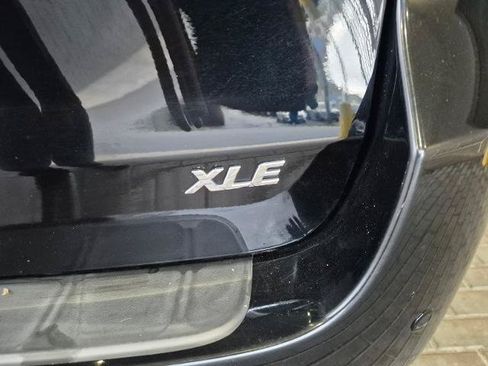 Used 2017 Toyota Sienna XLE Premium FWD image 10