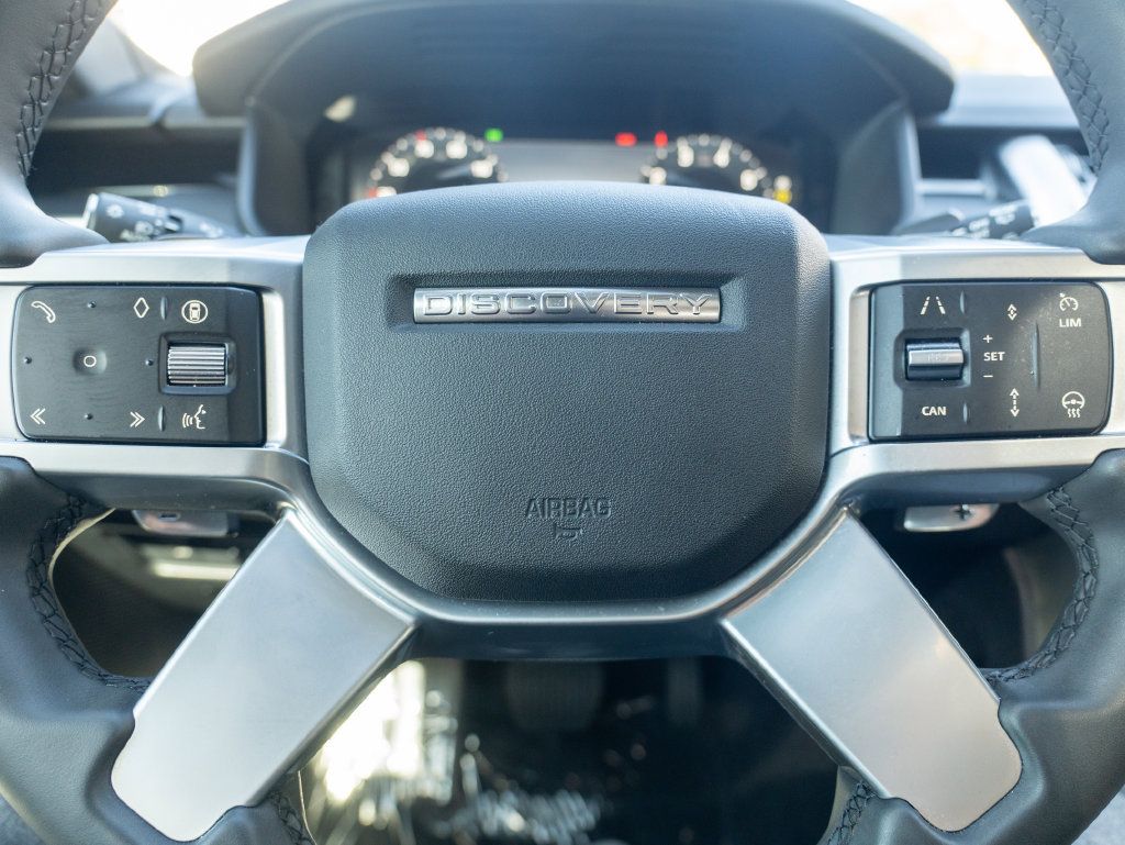 Used 2025 Land Rover Discovery S AWD/4WD image 15