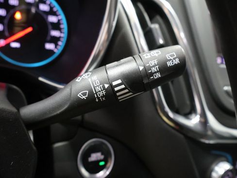 Used 2023 Chevrolet Equinox LT image 36