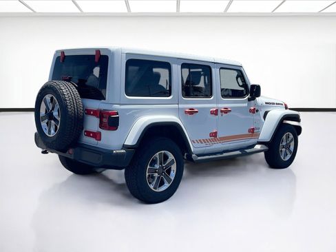 Used 2019 Jeep Wrangler Unlimited Sahara AWD/4WD image 4