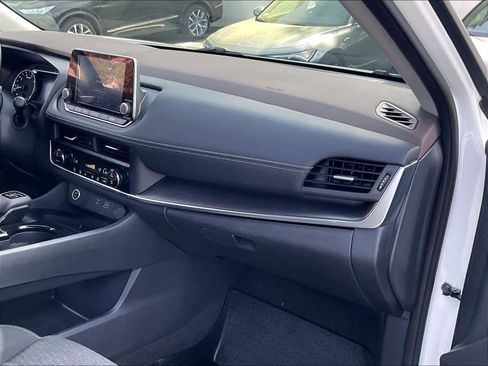 Used 2023 Nissan Rogue SV image 18