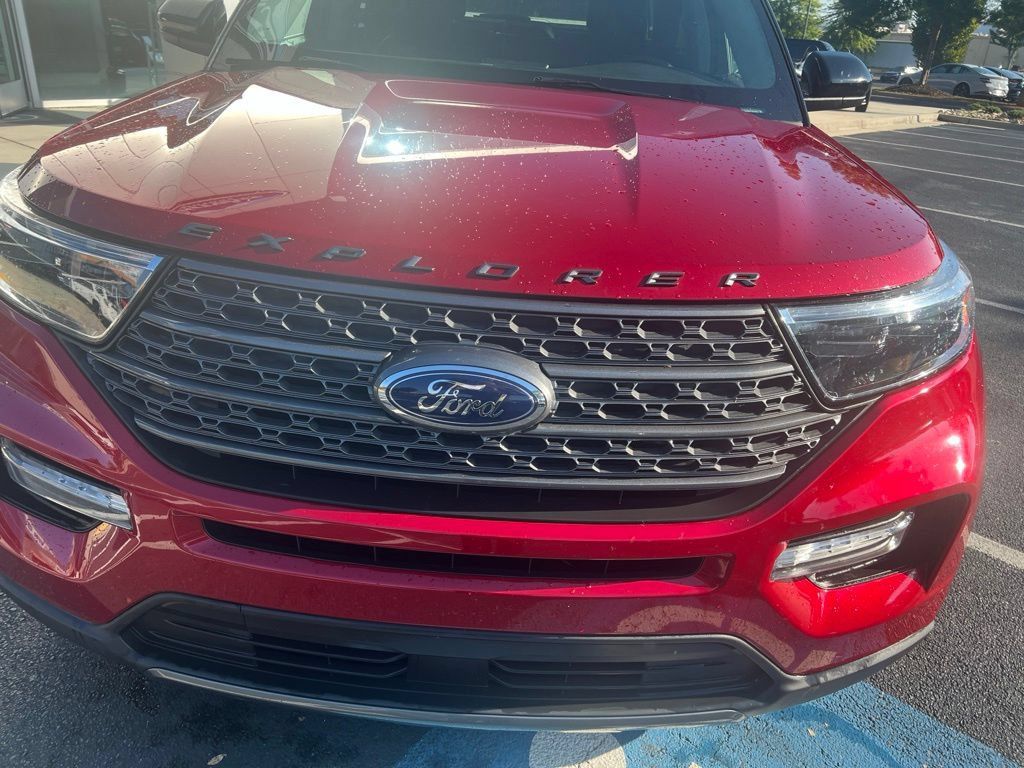 Used 2023 Ford Explorer XLT w/ Equipment Group 202A RWD image 4