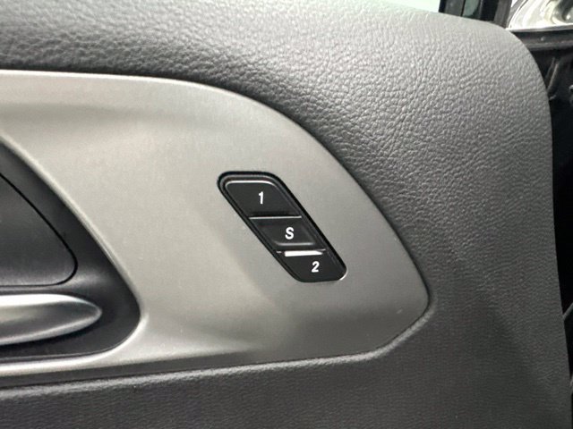 Used 2025 Chrysler Pacifica Select FWD image 19