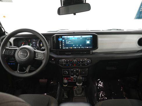 Used 2024 Jeep Wrangler Unlimited AWD/4WD image 15