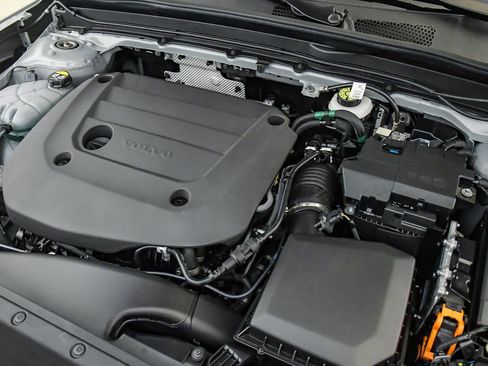 Certified 2026 Volvo XC40 B5 Plus w/ Protection Package Premier AWD/4WD image 27