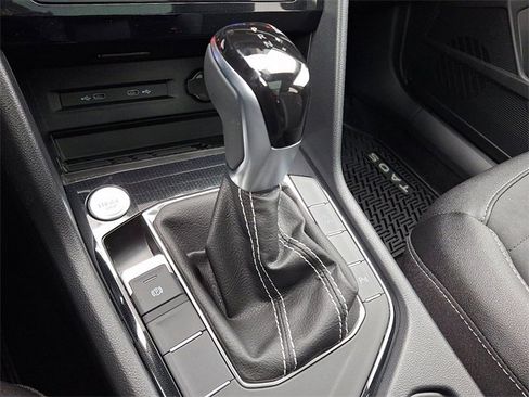 New 2026 Volkswagen Taos SE image 8