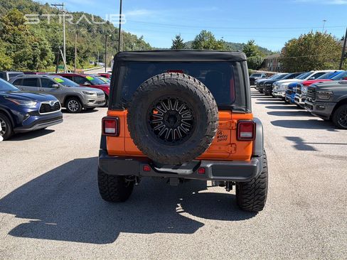 Used 2025 Jeep Wrangler Unlimited Sport AWD/4WD image 16