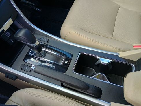 Used 2015 Honda Accord EX-L image 32