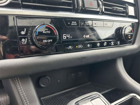 Used 2024 Nissan Pathfinder Platinum w/ Cargo Package image 25