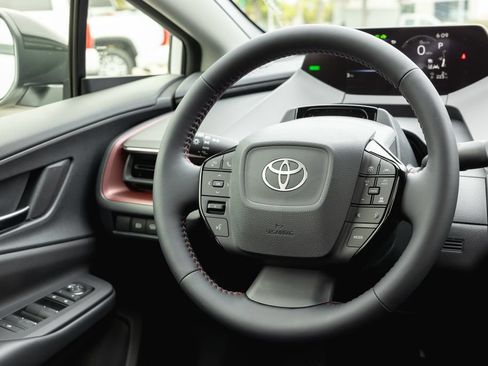 New 2026 Toyota Prius Plug-In Hybrid FWD image 12