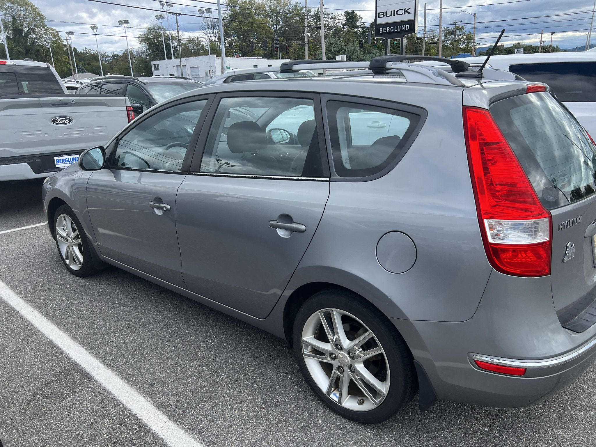 Used 2012 Hyundai Elantra FWD image 9
