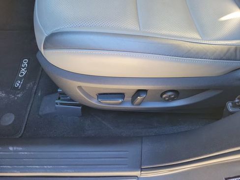Used 2023 INFINITI QX50 Luxe image 16