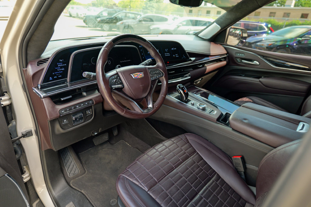 Used 2024 Cadillac Escalade ESV Premium Luxury Platinum AWD/4WD image 23