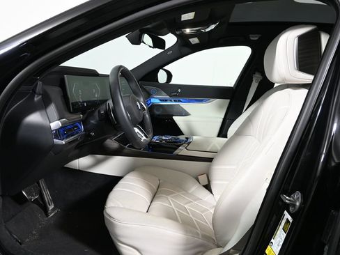 Used 2023 BMW 760i xDrive w/ Executive Package AWD/4WD image 3