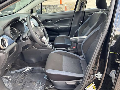 Used 2025 Nissan Versa SV FWD image 23
