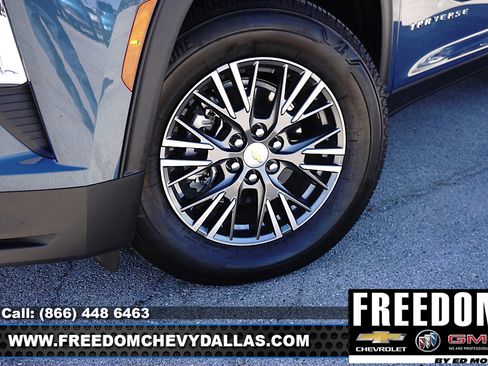 New 2026 Chevrolet Traverse LT w/ Driver Confidence Package image 9