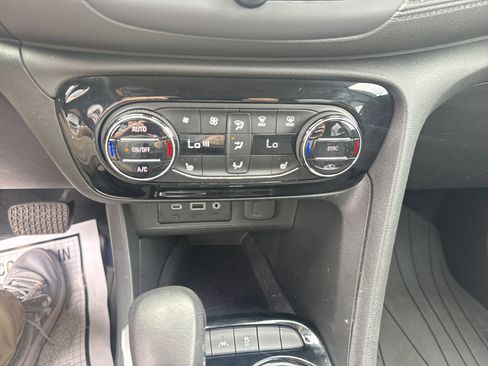 Used 2023 Buick Encore GX Select w/ Safety Package II AWD/4WD image 25