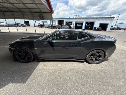 Used 2018 Chevrolet Camaro SS RWD image 5