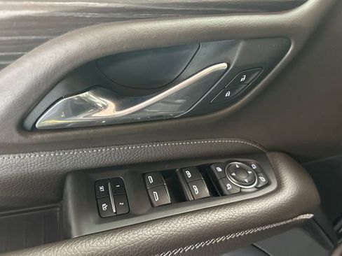 Used 2021 GMC Yukon Denali w/ Denali Premium Package image 12