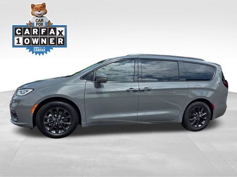 Used 2022 Chrysler Pacifica Touring-L w/ S Appearance Package FWD image 3