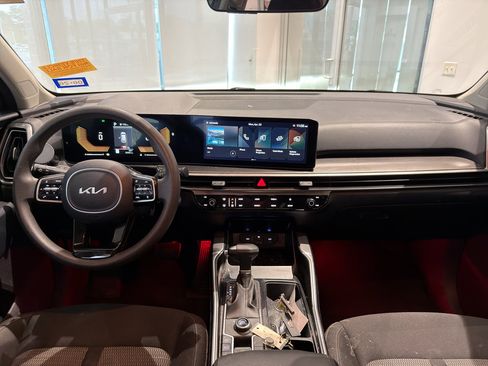 Used 2024 Kia Sorento LX image 14