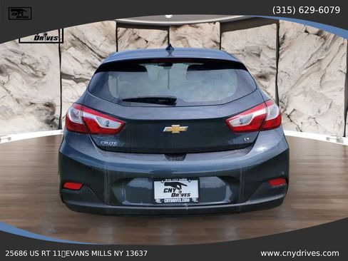Used 2018 Chevrolet Cruze LT w/ Convenience Package FWD image 5