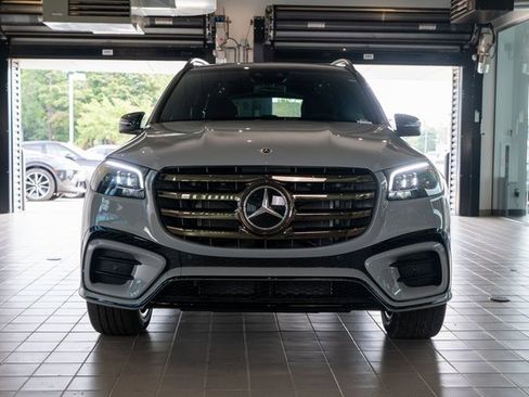 New 2026 Mercedes-Benz GLS 580 4MATIC image 2