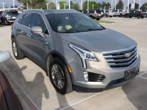 Used 2019 Cadillac XT5 Luxury image 2