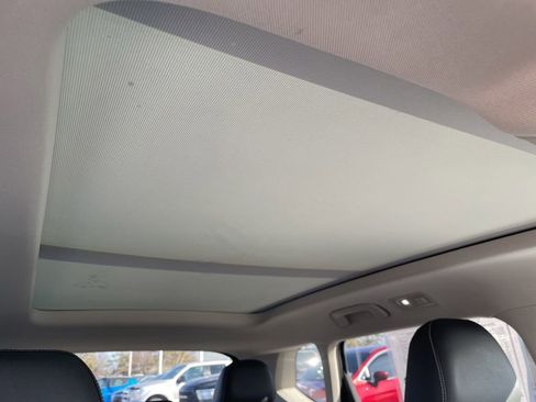 Used 2024 Volkswagen Taos SE image 40