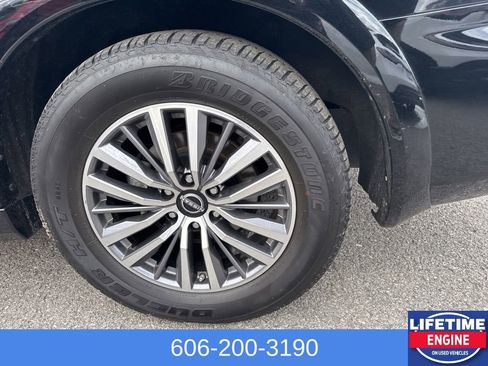 Used 2024 Nissan Armada SL w/ Captain's Chairs Package image 10