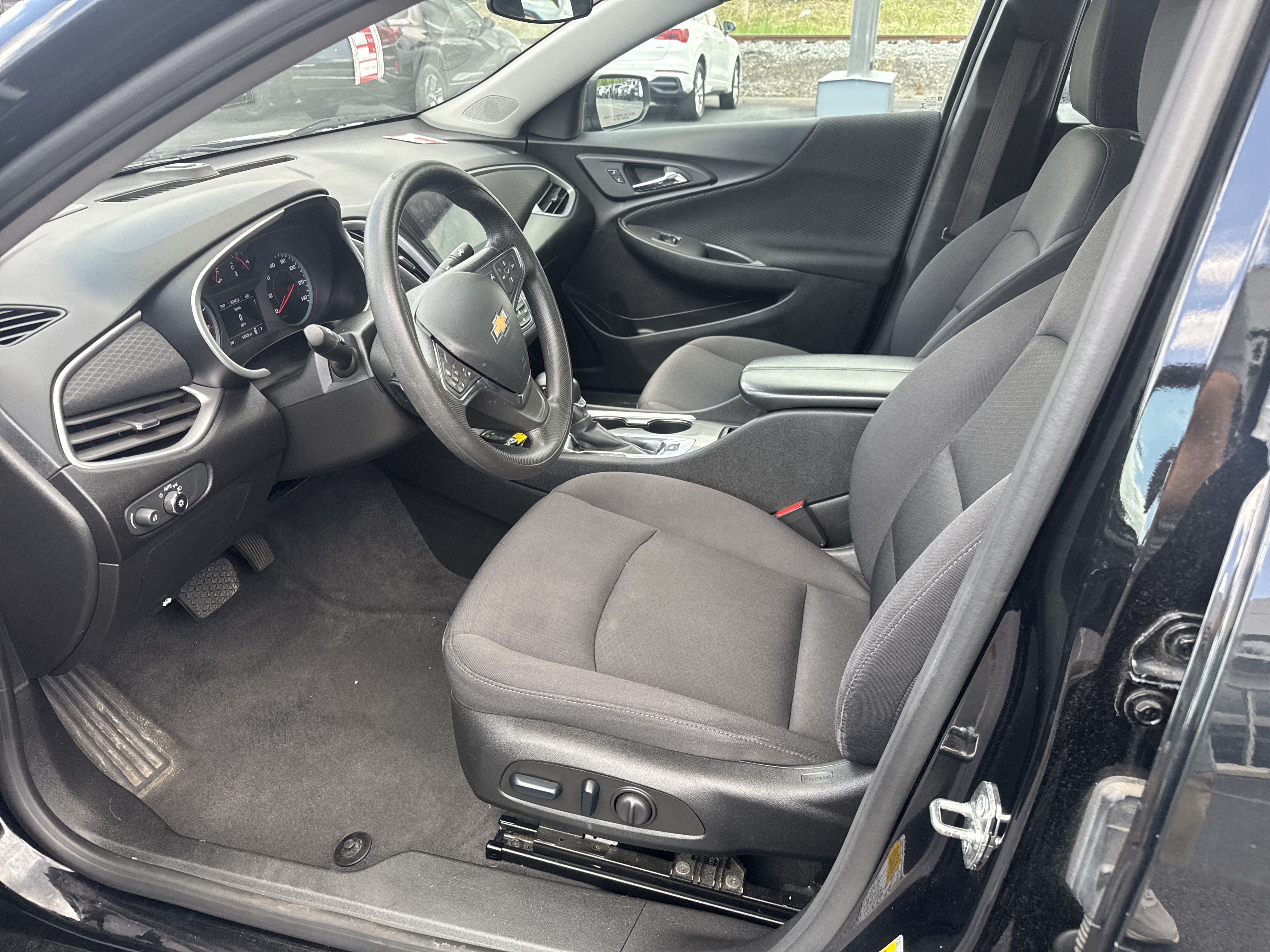 Used 2024 Chevrolet Malibu LT FWD image 12
