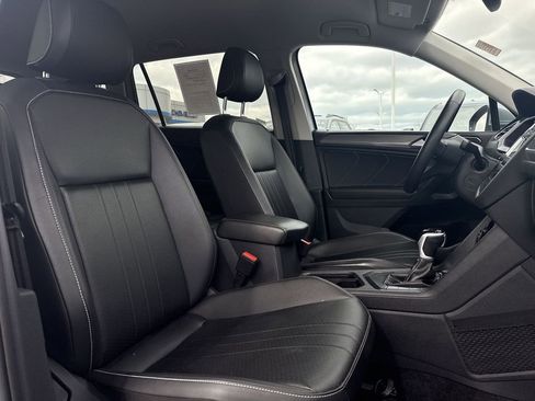 Used 2024 Volkswagen Tiguan SE image 25