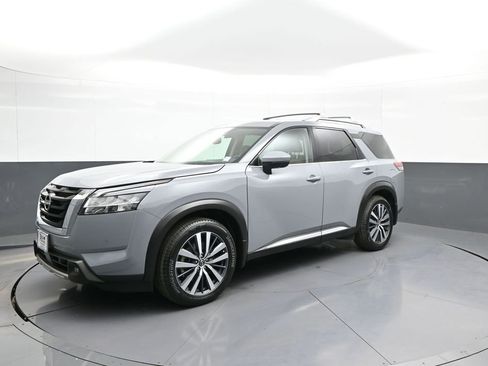 Used 2022 Nissan Pathfinder Platinum w/ Cargo Package image 10