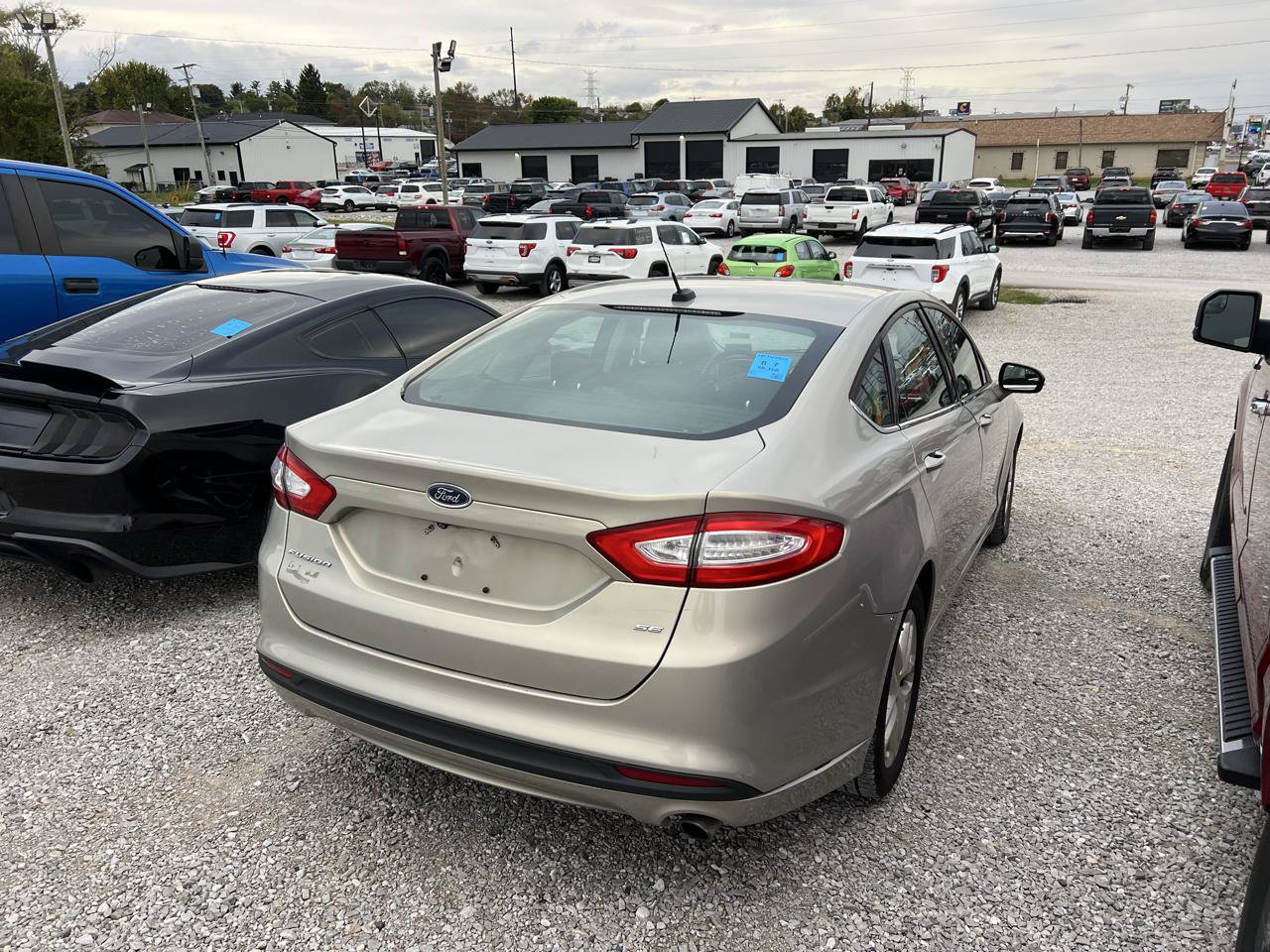 Used 2015 Ford Fusion SE FWD image 4