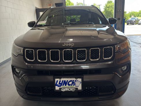 Used 2024 Jeep Compass Latitude AWD/4WD image 8