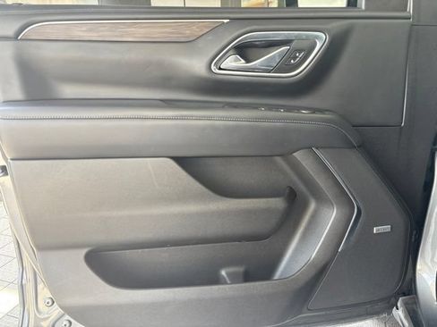 Used 2021 Chevrolet Suburban LT w/ LT Signature Package RWD image 15