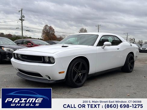 Used 2012 Dodge Challenger SXT image 3