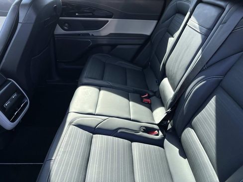 Used 2025 Lincoln Nautilus Reserve image 19