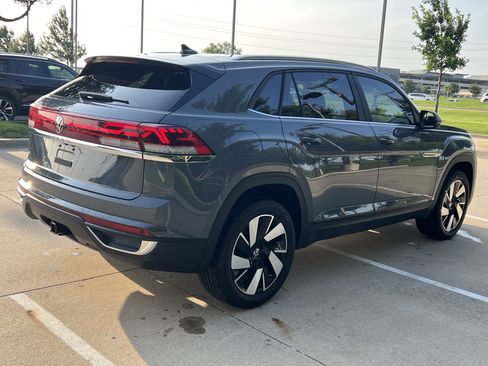 Used 2024 Volkswagen Atlas Cross Sport SE FWD image 10