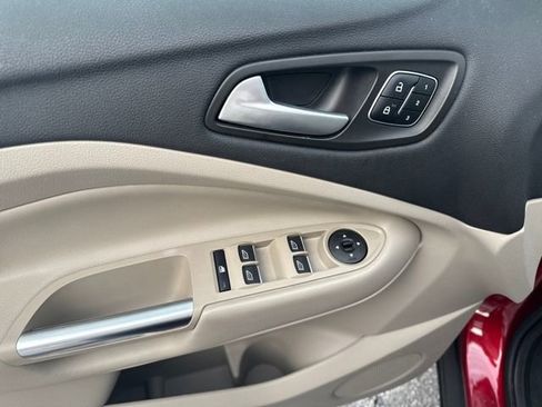 Used 2017 Ford Escape Titanium image 16